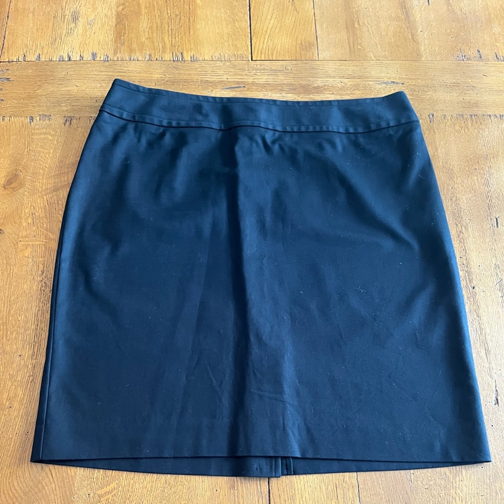 NWT Banana Republic skirt - black size 10